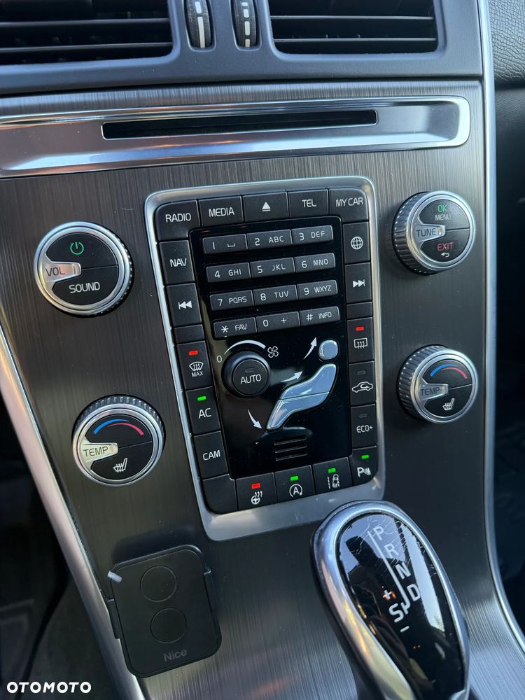 Volvo XC 60 D4 Drive-E Momentum - 25