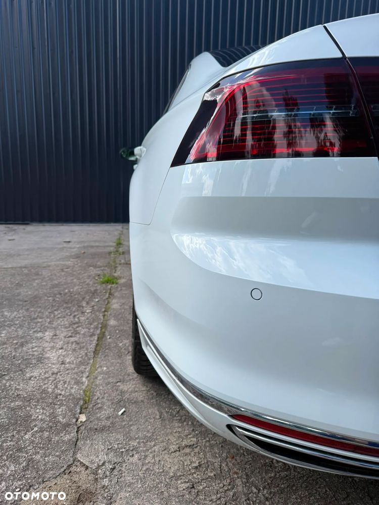 Volkswagen Passat - 12