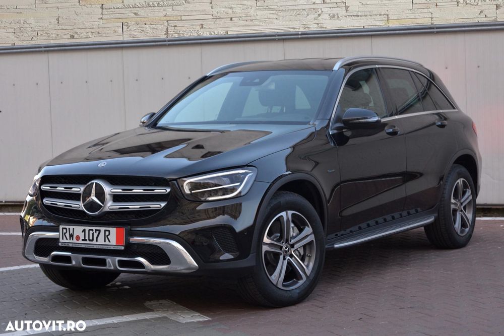 Mercedes-Benz GLC 300 e 4Matic 9G-TRONIC AMG Line - 2
