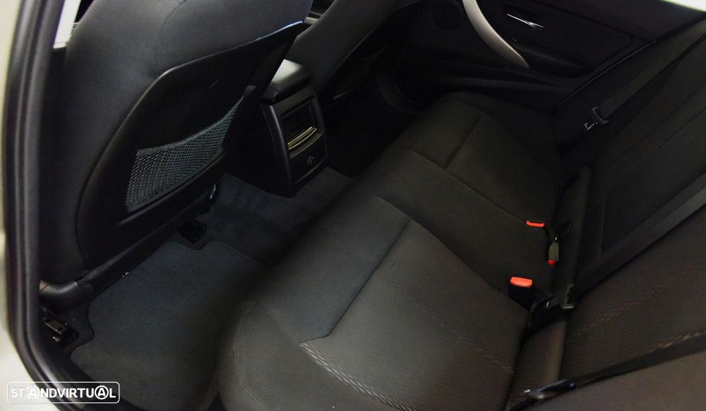 BMW 320 d Touring xDrive Auto - 21