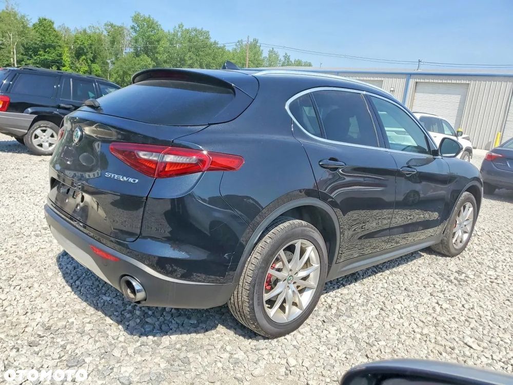 Alfa Romeo Stelvio 2.0 Turbo 16V AT8-Q4 Ti - 4