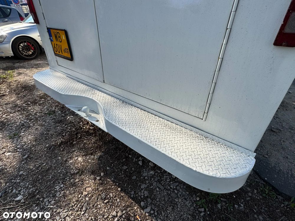 Ford ECONOLINE 300 V8 - 9