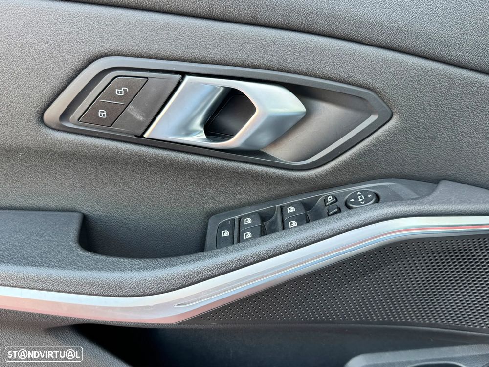 BMW 330 e Pack Desportivo M Auto - 15