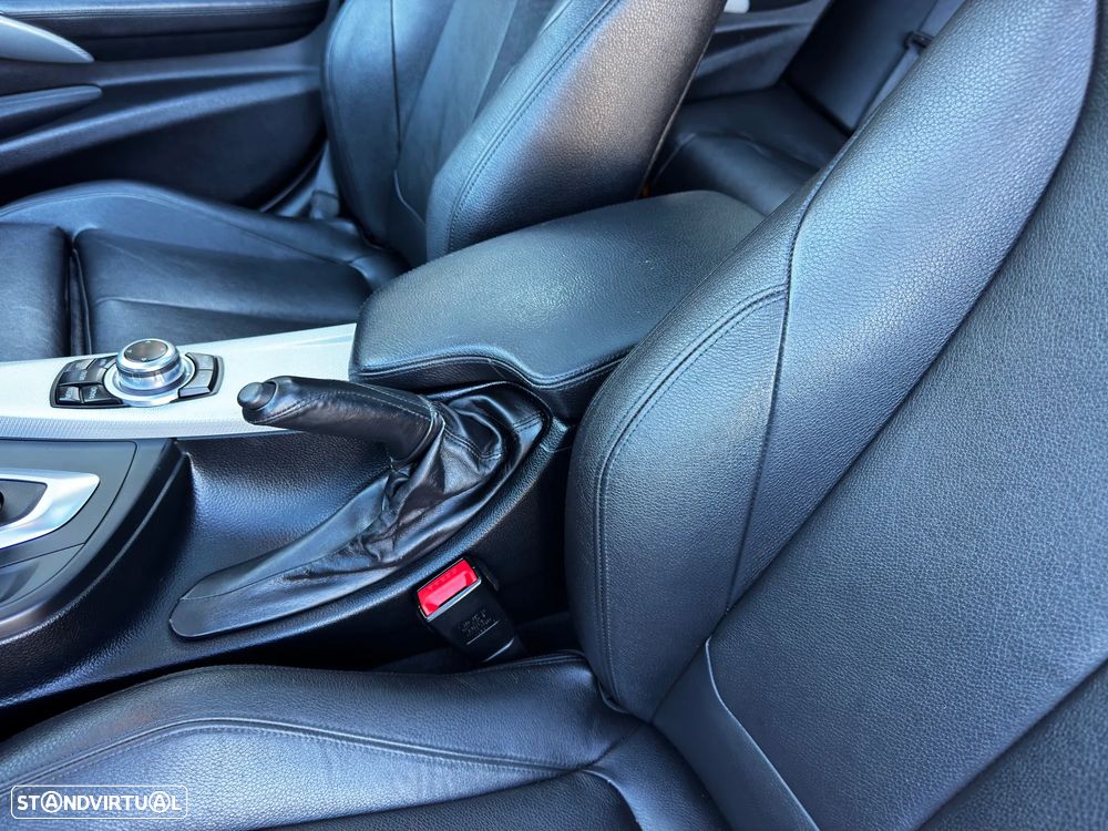 BMW 318 d Auto Pack M - 30