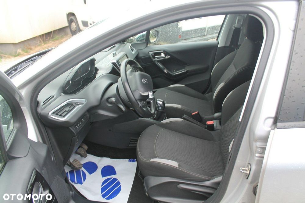 Peugeot 208 - 9