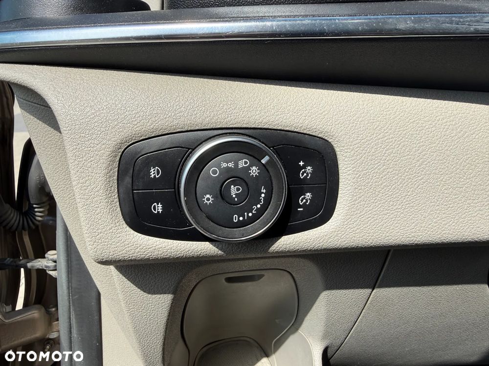 Ford Tourneo Custom - 14