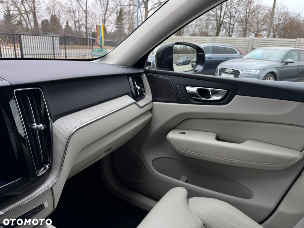 Volvo XC 60 B4 D Plus Bright - 22