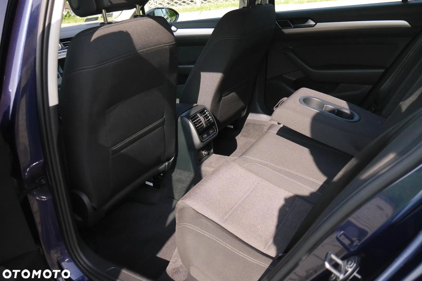 Volkswagen Passat 1.6 TDI BMT Comfortline - 10