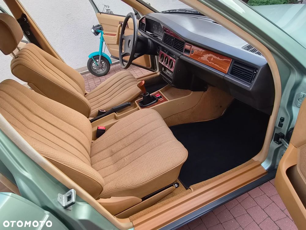Mercedes-Benz W201 (190) - 17