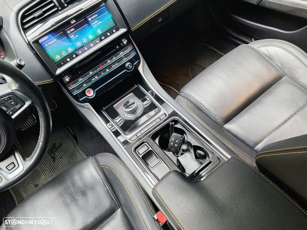 Jaguar XE P300 AWD Aut. Sport - 15