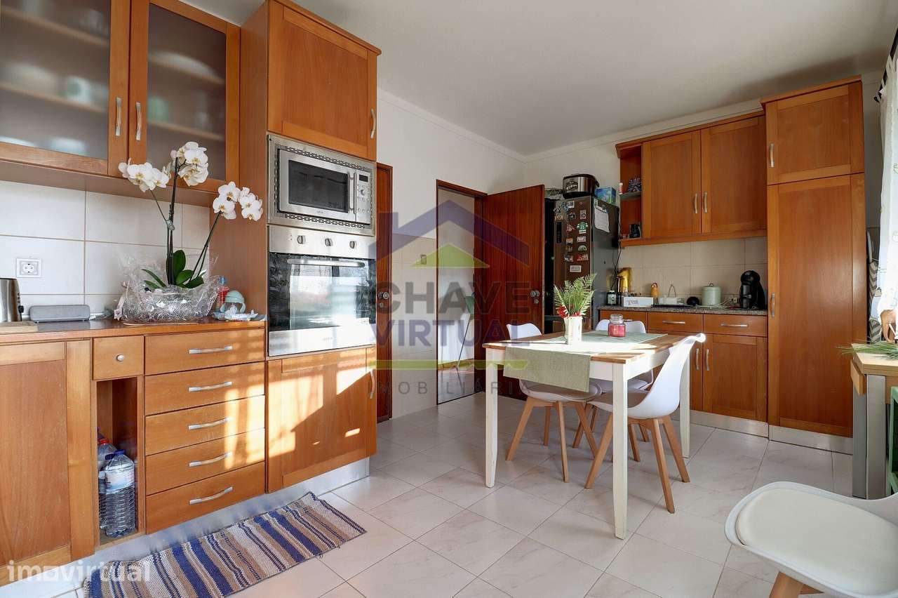 Apartamento T2 com Garagem e Sótão - Vale Covo, Bombarral - Grande imagem: 2/36