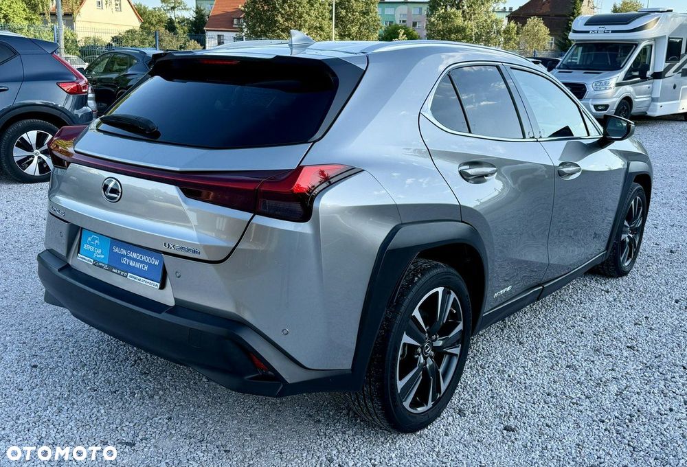 Lexus UX - 5