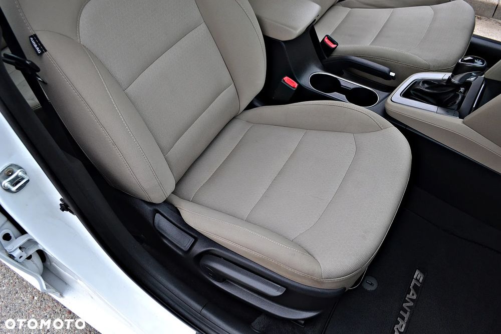 Hyundai Elantra - 31