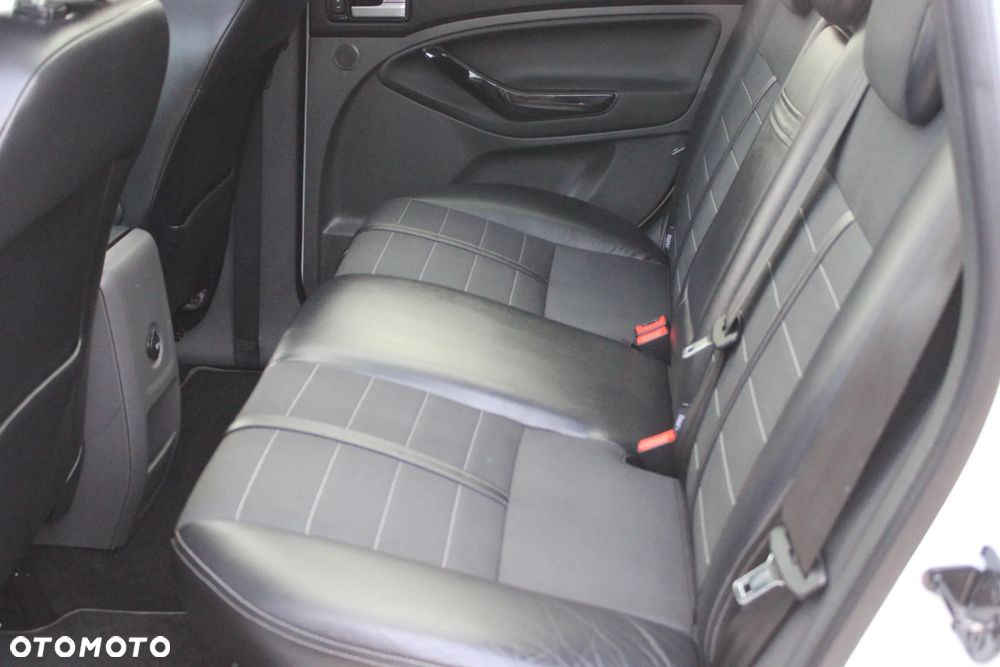 Ford Kuga 2.0 TDCi 4x4 Titanium - 25