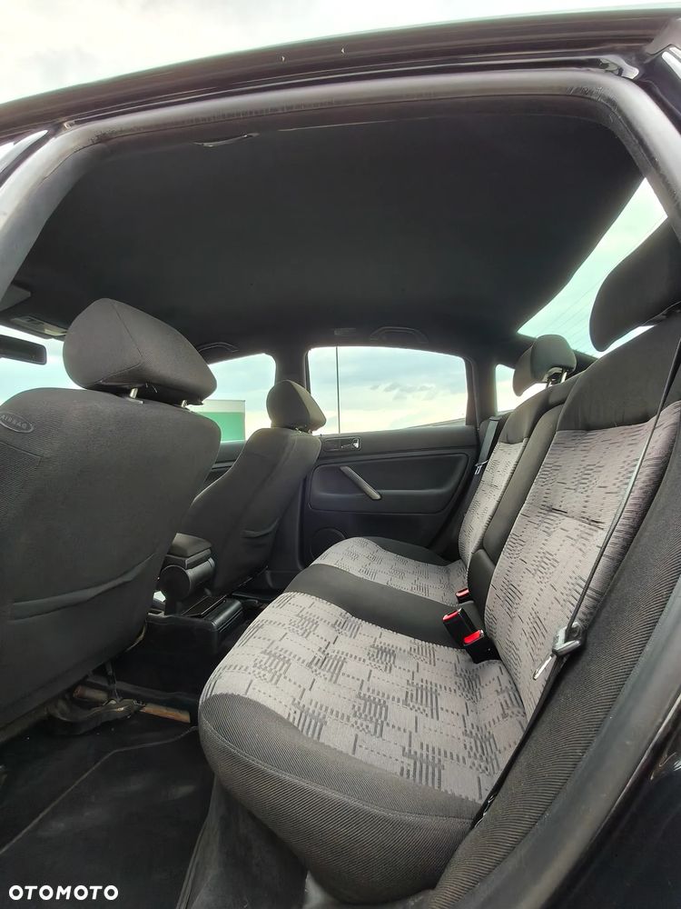 Volkswagen Passat - 15
