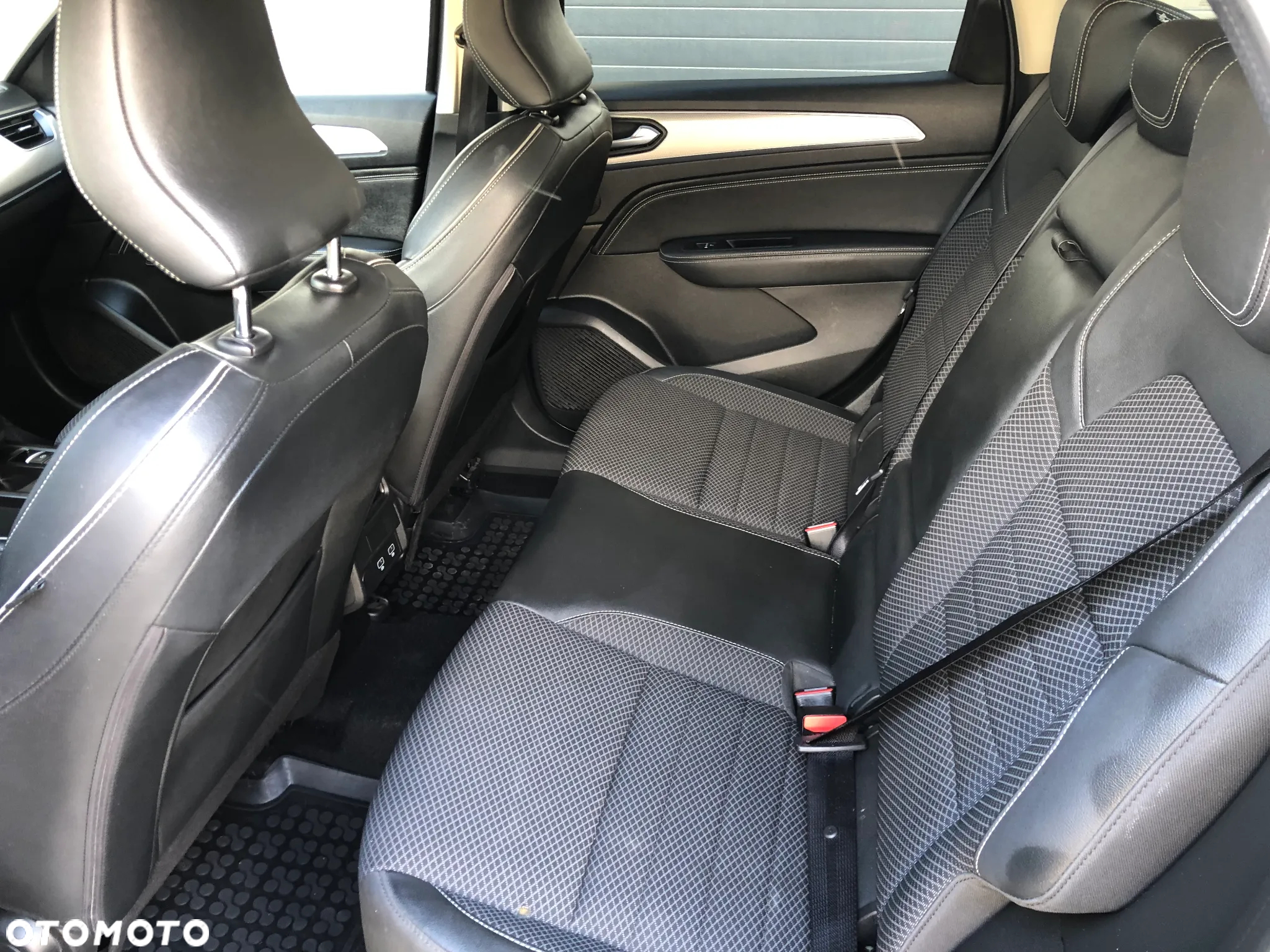 Renault Arkana 1.6 E-TECH Intens MMT - 17
