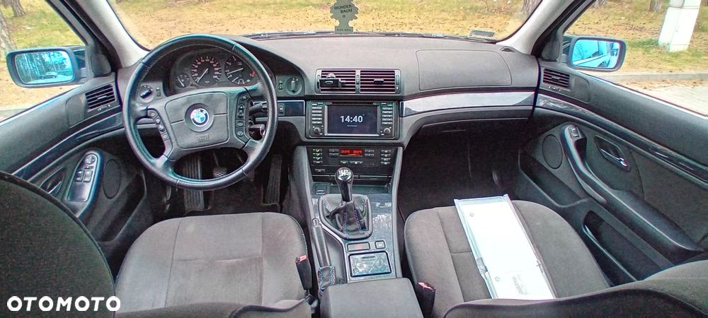 BMW Seria 5 520i - 24