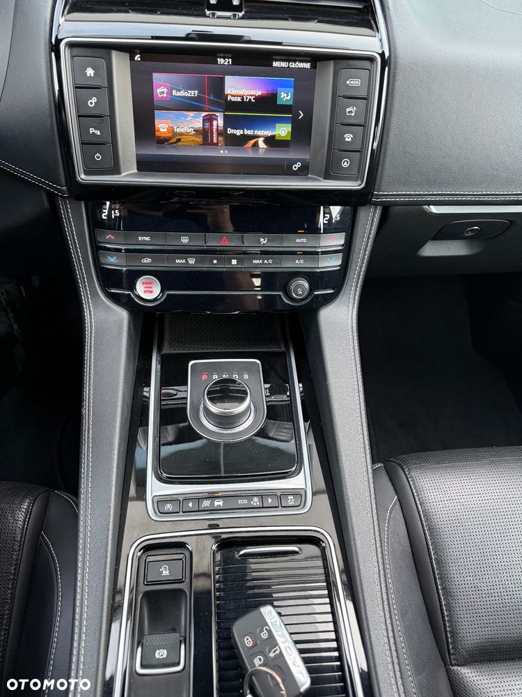 Jaguar F-Pace 20d AWD R-Sport - 16