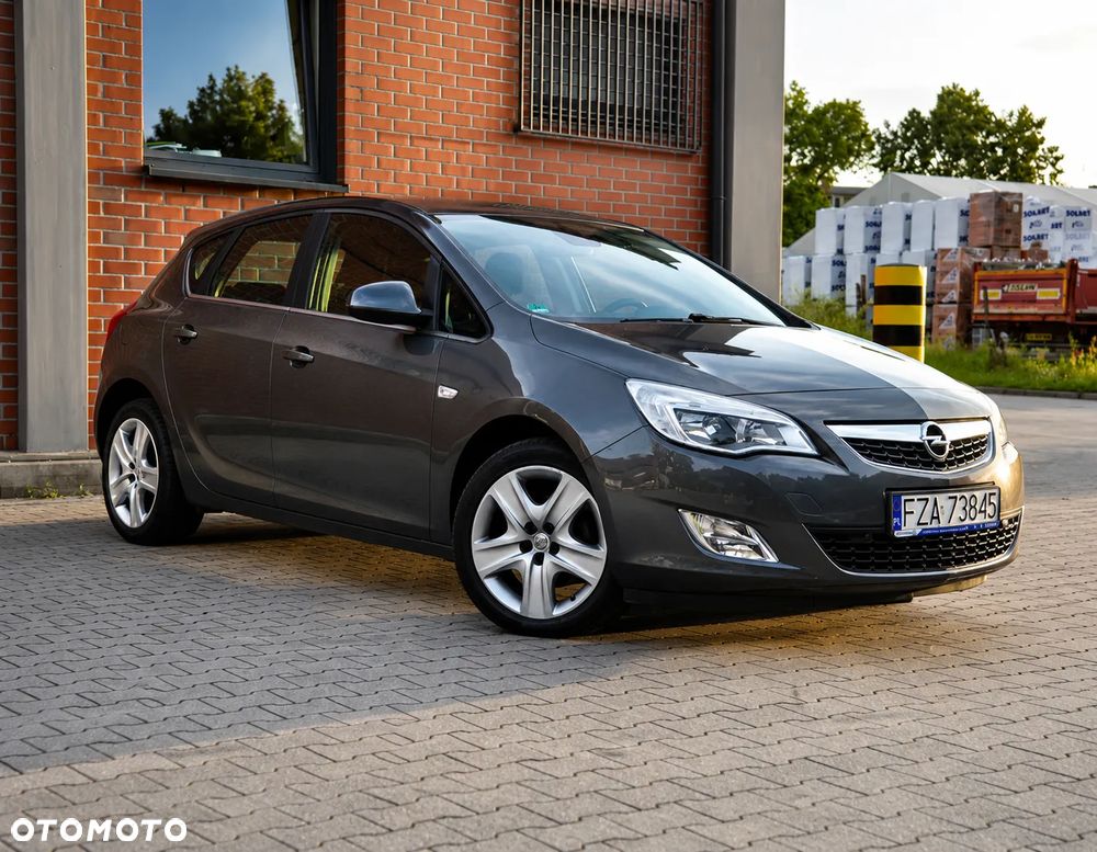 Opel Astra 1.4 T Cosmo - 14