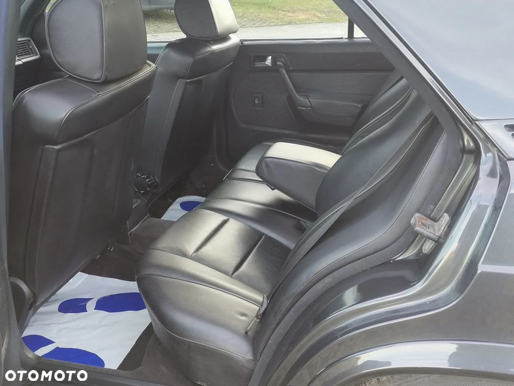 Mercedes-Benz W201 (190) - 12