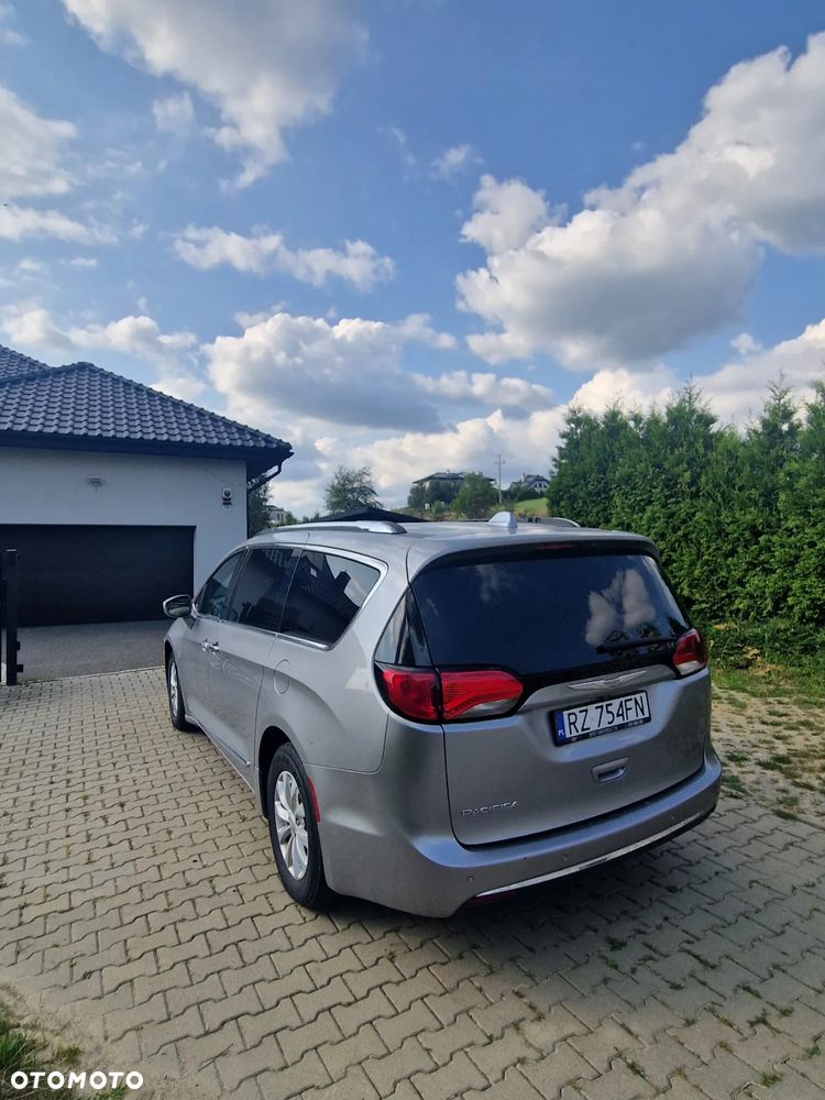 Chrysler Pacifica - 12