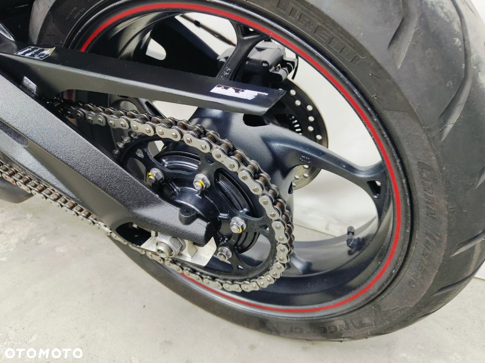 Triumph Street Triple - 26