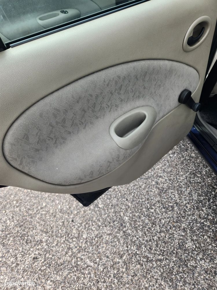 Ford Fiesta 1.25 Ghia - 12