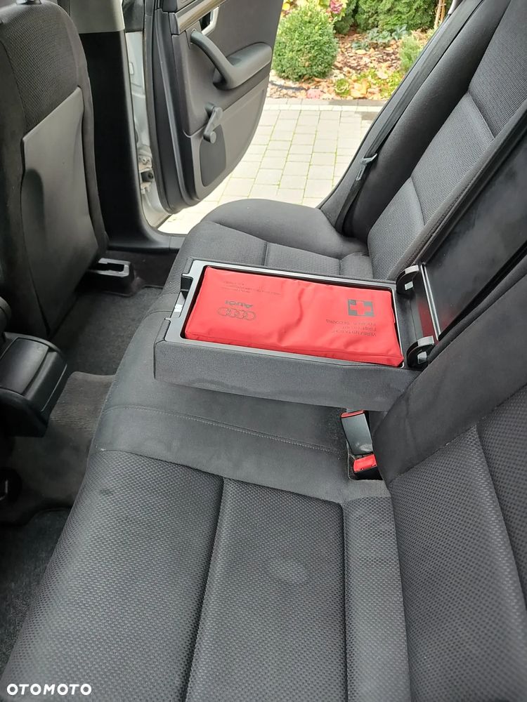 Audi A4 Limousine - 36