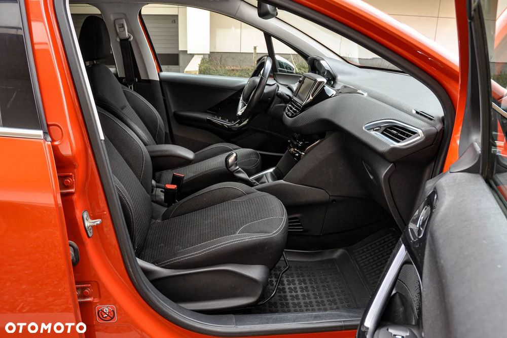 Peugeot 208 - 11