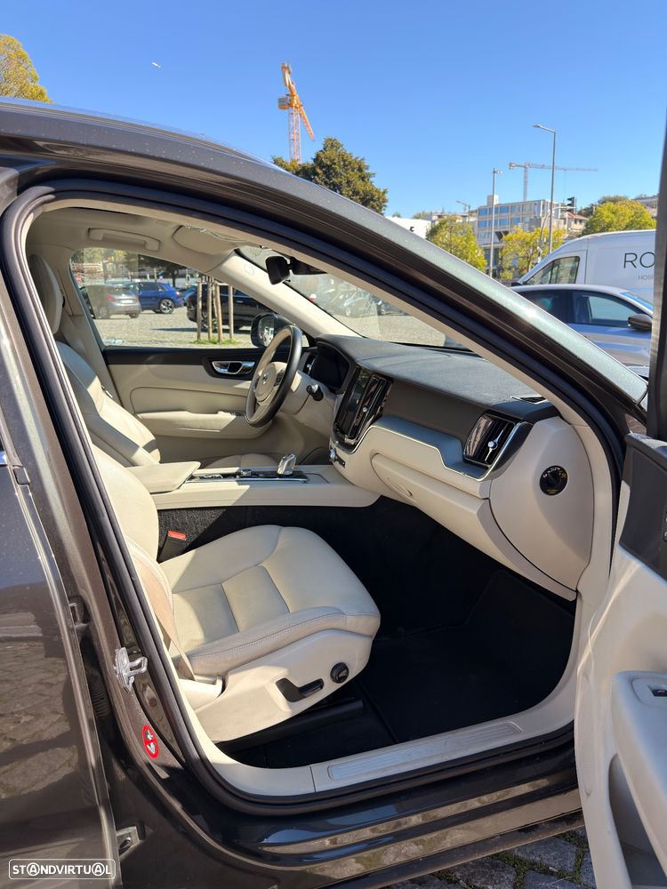 Volvo XC 60 2.0 T8 PHEV Momentum AWD - 9