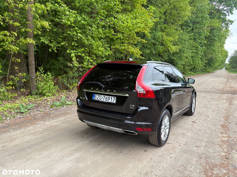 Volvo XC 60 D5 AWD Momentum - 2
