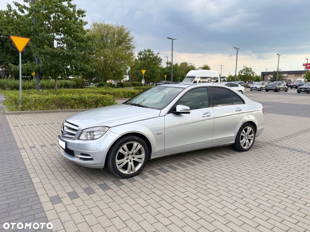 Mercedes-Benz Klasa C 180 CGI Automatik BlueEFFICIENCY Elegance - 3