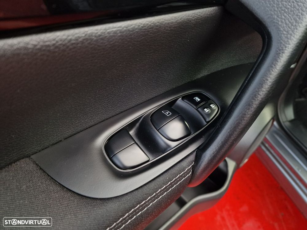 Nissan Qashqai 1.5 dCi N-Connecta - 9