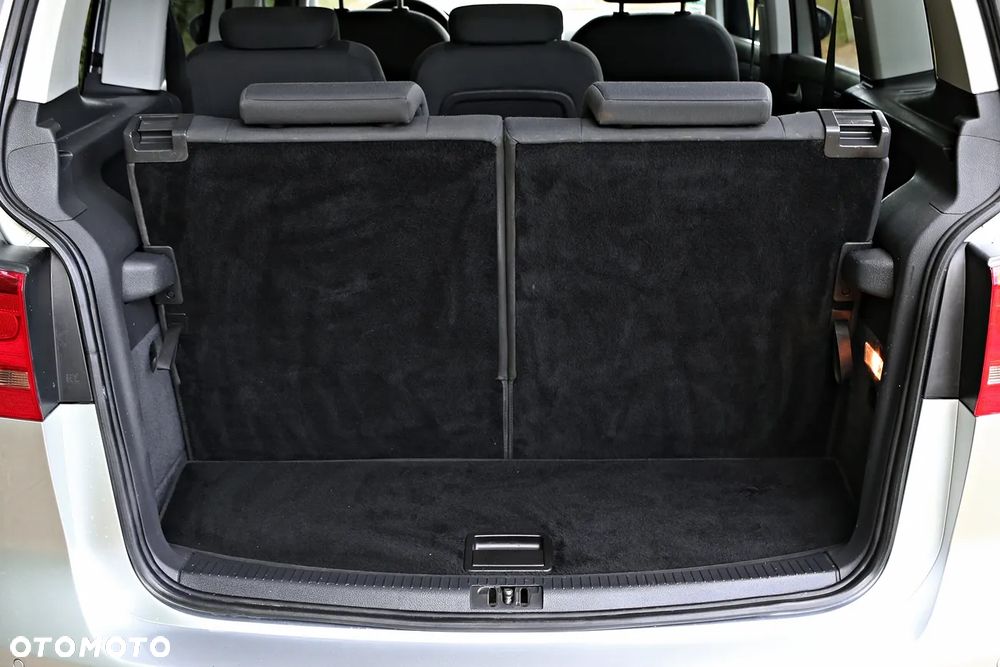 Volkswagen Touran 1.6 TDI DPF STYLE - 26