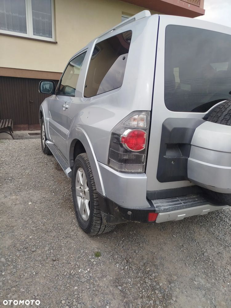Mitsubishi Pajero - 3
