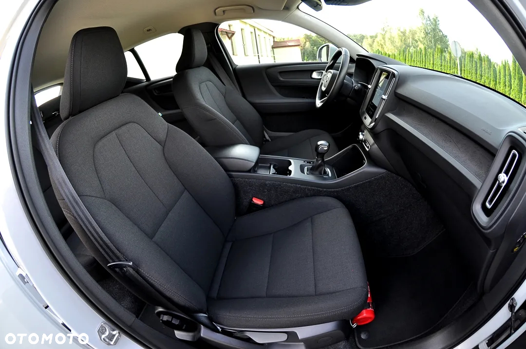 Volvo XC 40 T2 Momentum Pro - 25