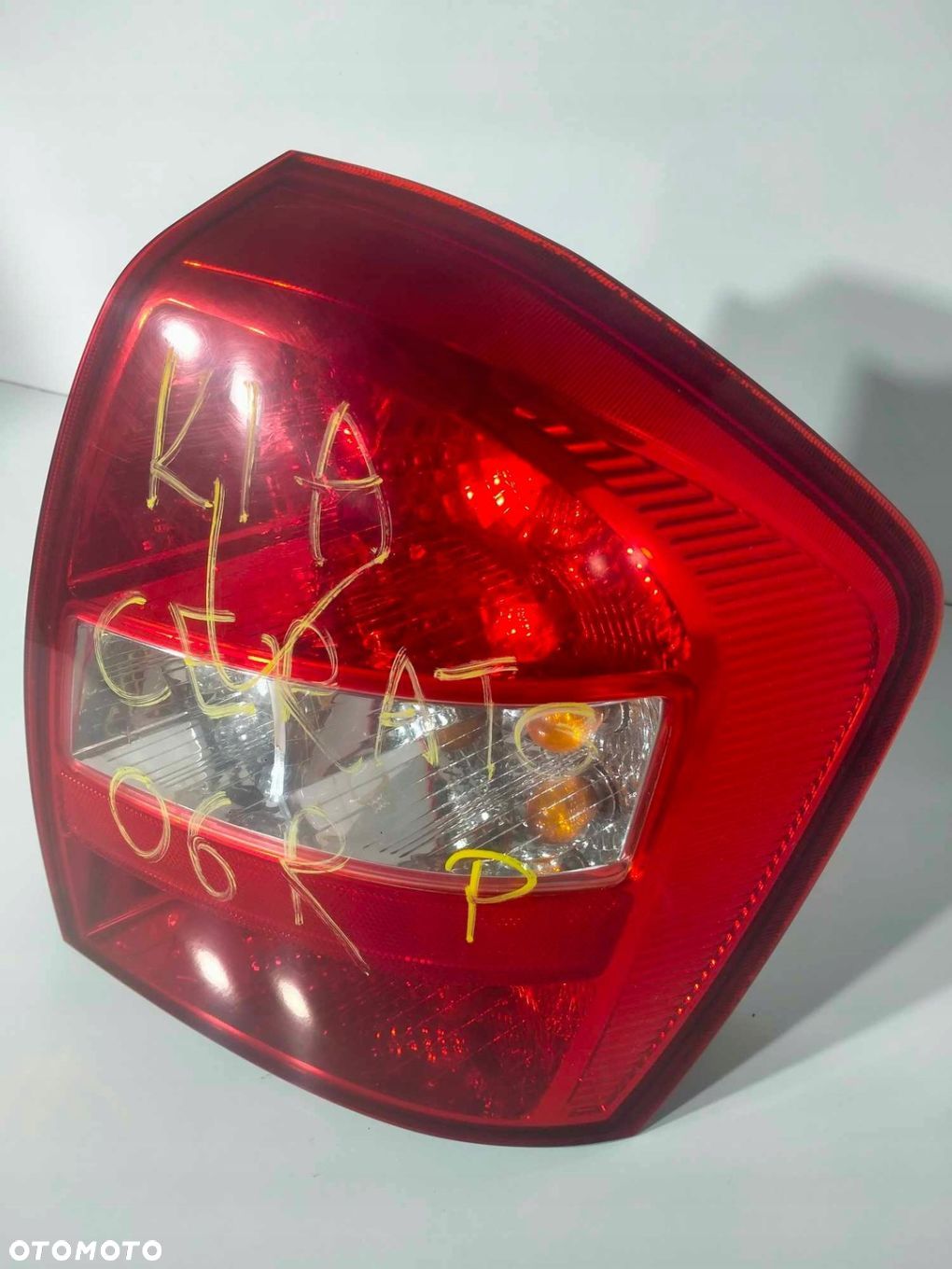 LAMPA PRAWA TYLNA TYŁ KIA CERATO I 03-08 - 1