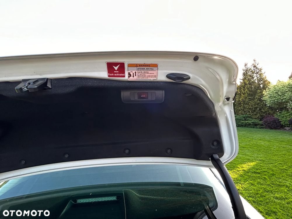 Toyota Camry 2.5 Hybrid Executive CVT - 23