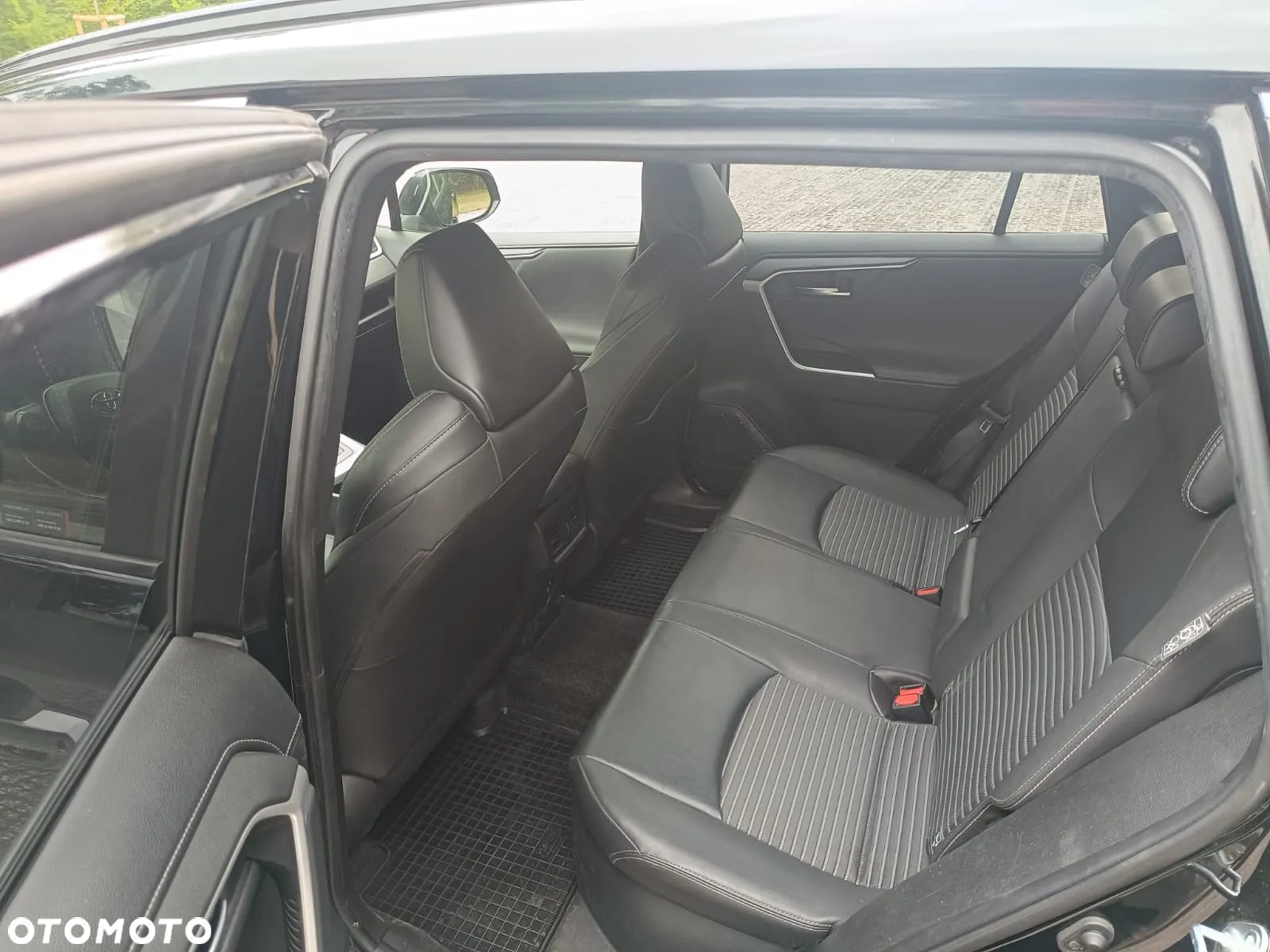 Toyota RAV4 2.5 Hybrid Black Edition by JBL 4x4 - 28