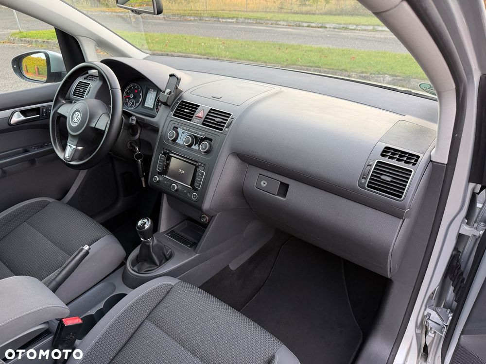 Volkswagen Touran - 22