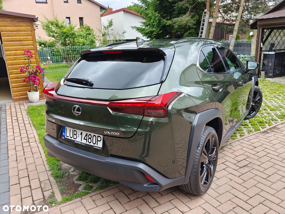 Lexus UX - 10
