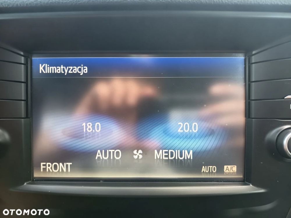 Toyota Avensis 1.8 Premium - 23