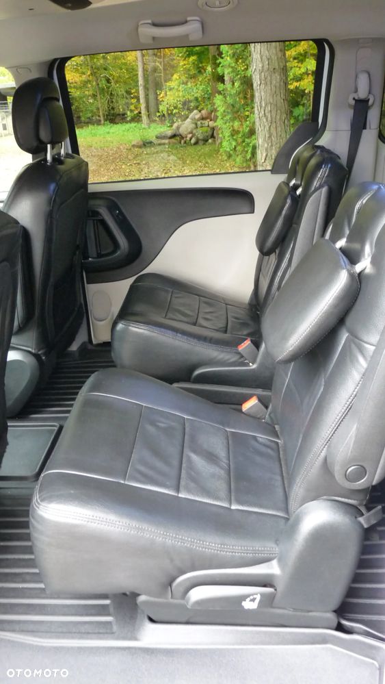 Dodge Grand Caravan - 16