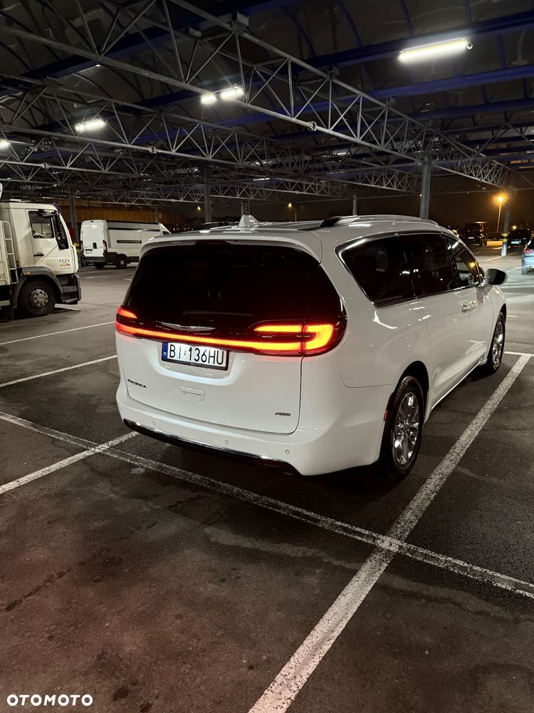 Chrysler Pacifica - 4