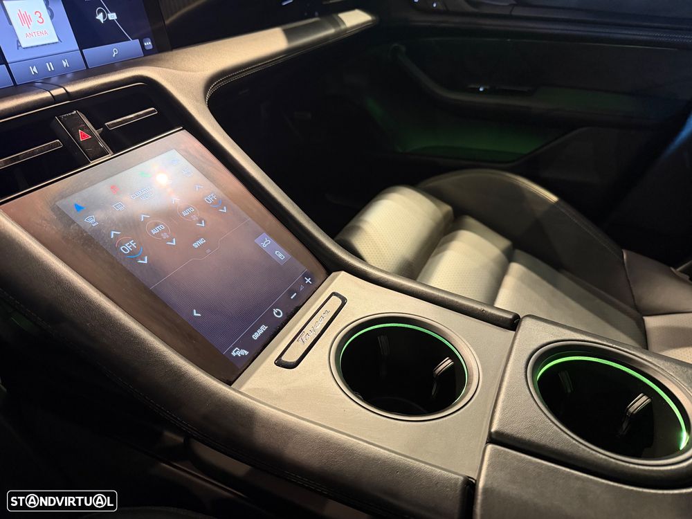 Porsche Taycan Cross Turismo 4S - 27