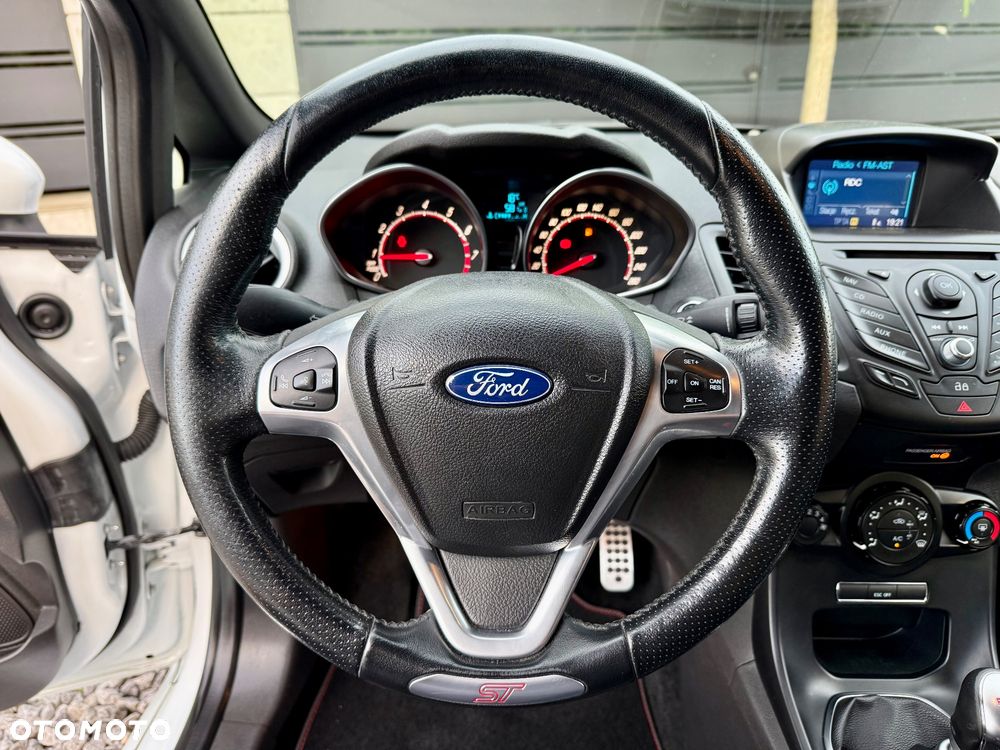 Ford Fiesta 1.6 EcoBoost ST - 17