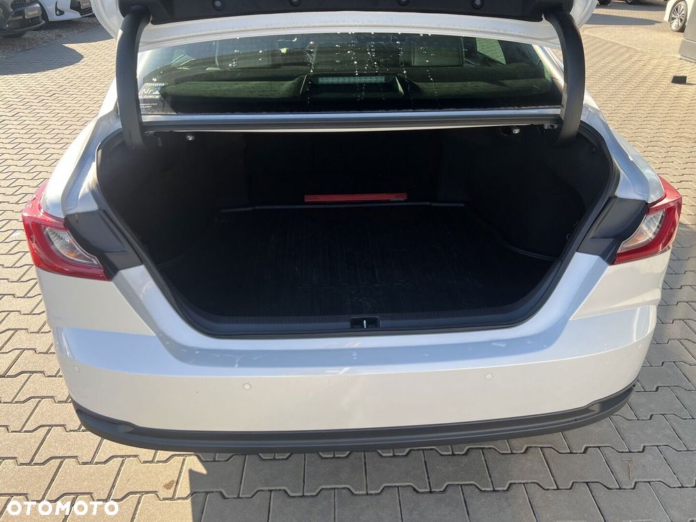 Toyota Camry - 12