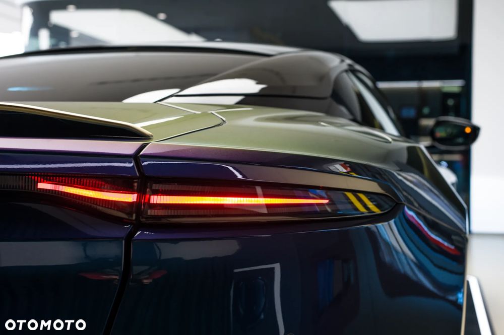 Aston Martin DBS - 8