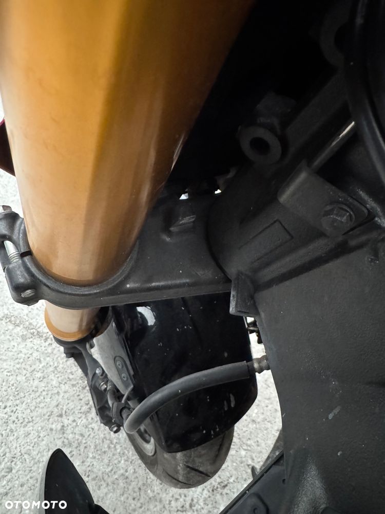 Suzuki GSX 1000 - 19