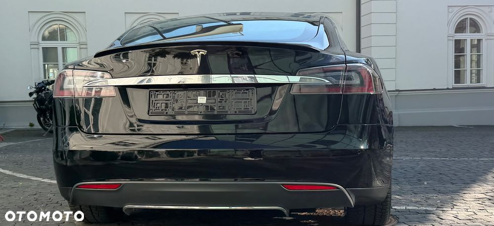 Tesla Model S Performance - 12